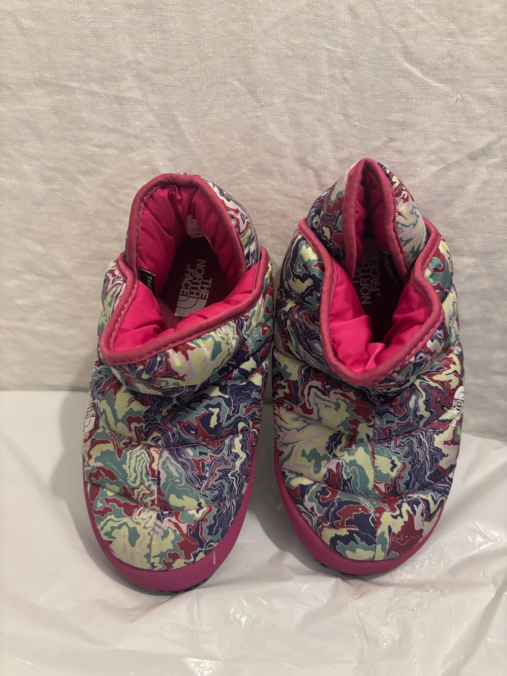 The North Face Kids Multicolor Puffer Slip-On Shoes with Pink Trim size 2